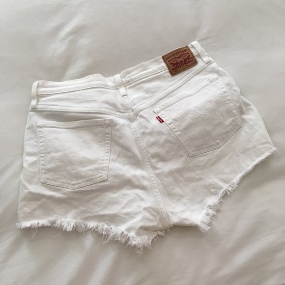 Levi’s 501 White High Rise Cutoff Short - Picture 2 of 6